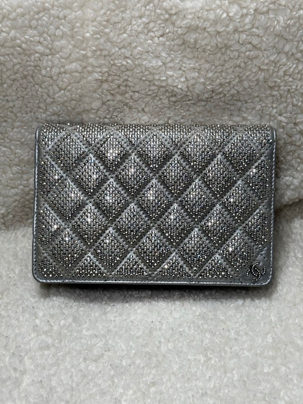 Chanel wallet on chain